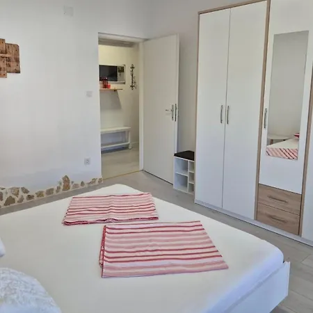 By The Sea Supetarska Draga - Donja, Rab - 25308 Apartment Rab Town